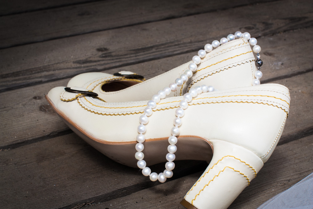 Sneak peek weddings - Detaljbild skorna | photobymj.se